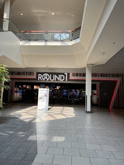 Round1 Bowling & Arcade North Riverside Park Mall Picture 3