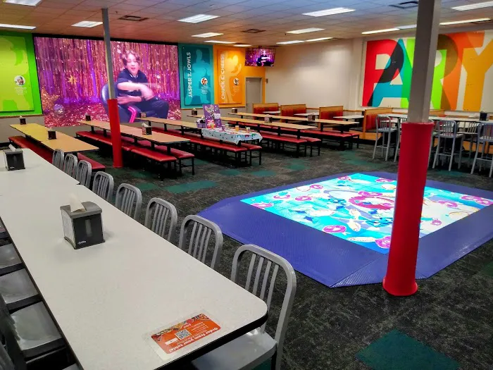 Chuck E. Cheese Picture 4