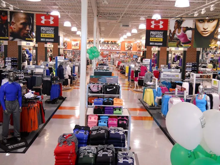 DICK'S Sporting Goods Picture 1