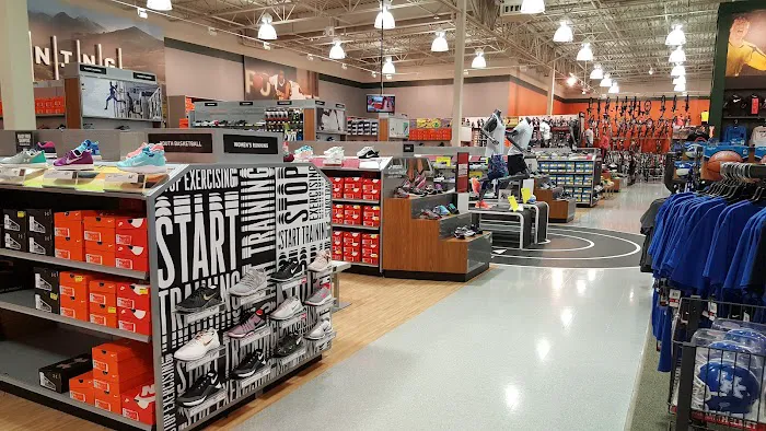 DICK'S Sporting Goods Picture 3