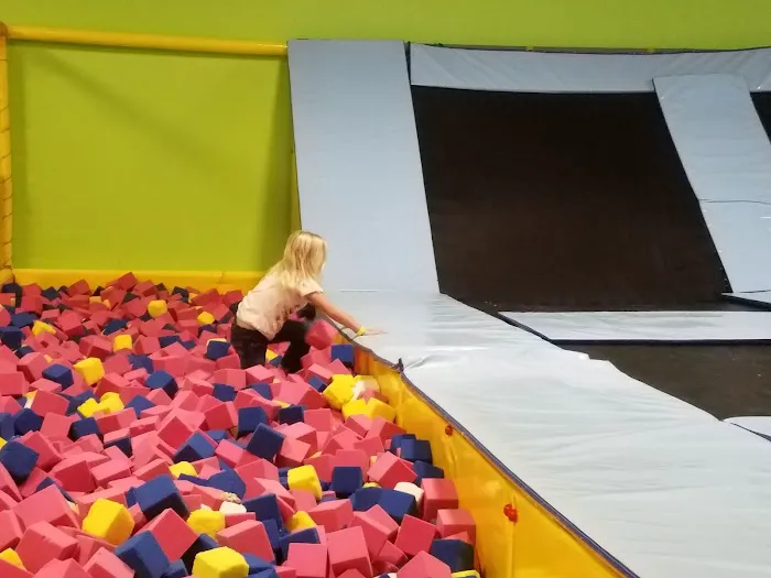 Fun Time Inflatables Trampoline Park Picture 7