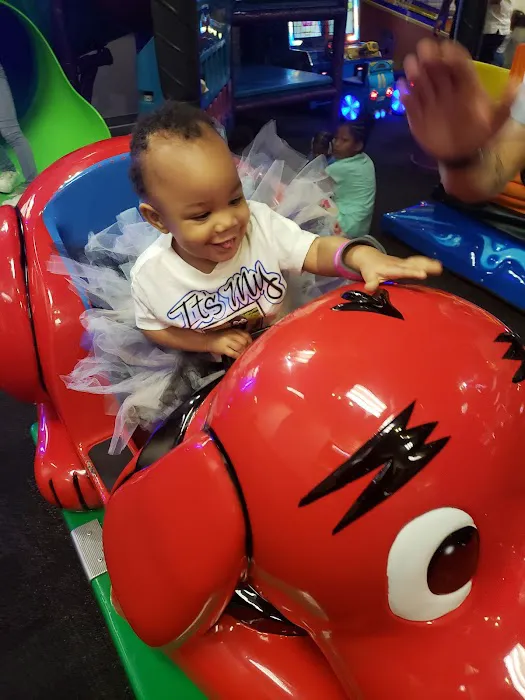 Chuck E. Cheese Picture 6