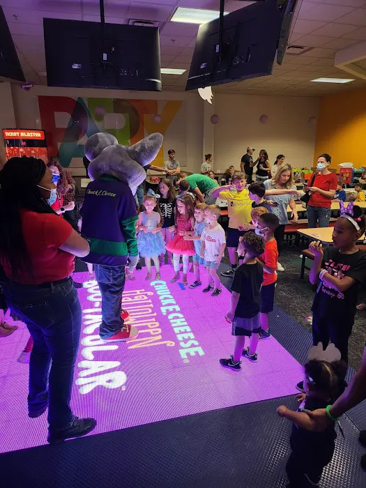 Chuck E. Cheese Picture 1