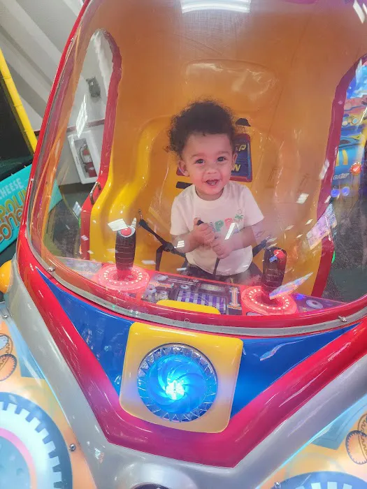 Chuck E. Cheese Picture 5