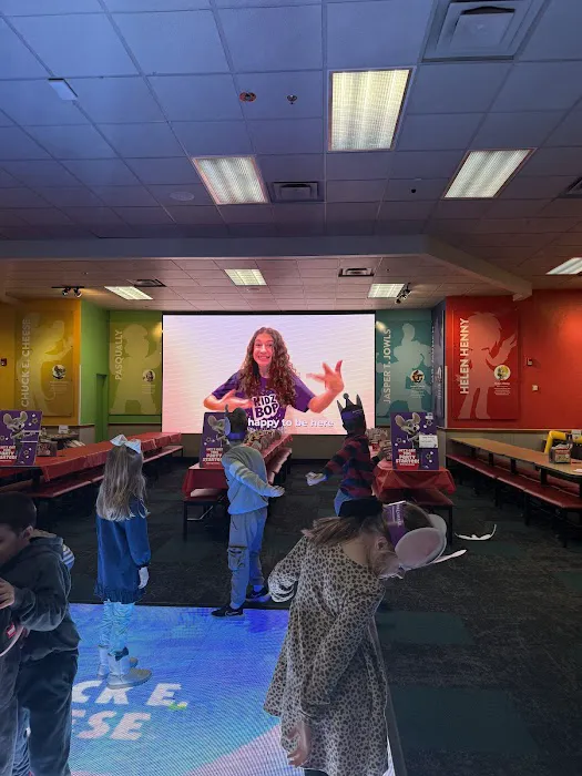 Chuck E. Cheese Picture 4