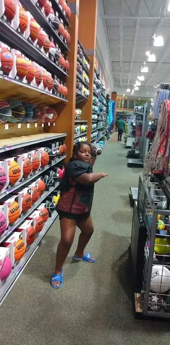 DICK'S Sporting Goods Picture 4