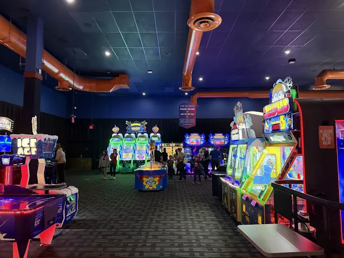 Dave & Buster's Utica Picture 7