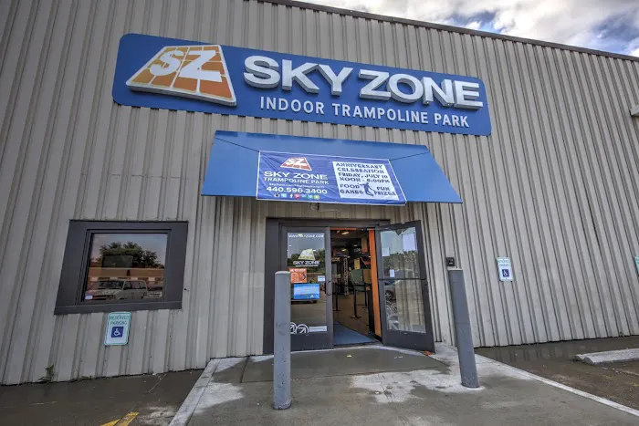 Sky Zone Highland Heights Picture 7