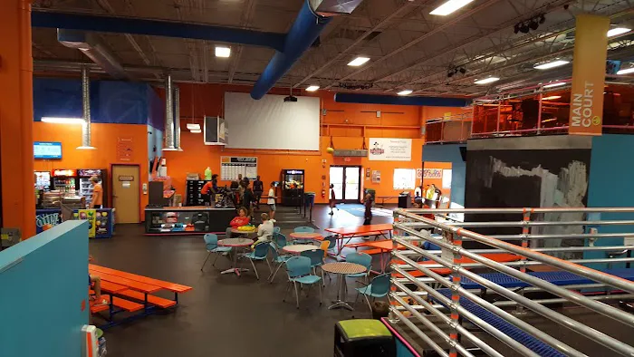 Sky Zone Highland Heights Picture 6