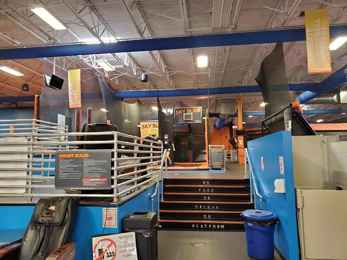 Sky Zone Highland Heights Picture 1