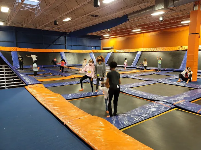 Sky Zone Highland Heights Picture 5