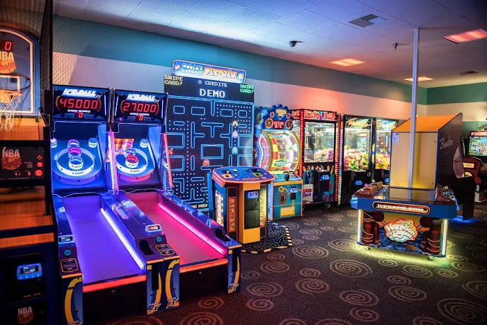 Bowlero Buffalo Grove Picture 7
