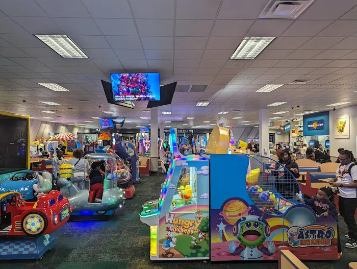 Chuck E. Cheese Picture 4