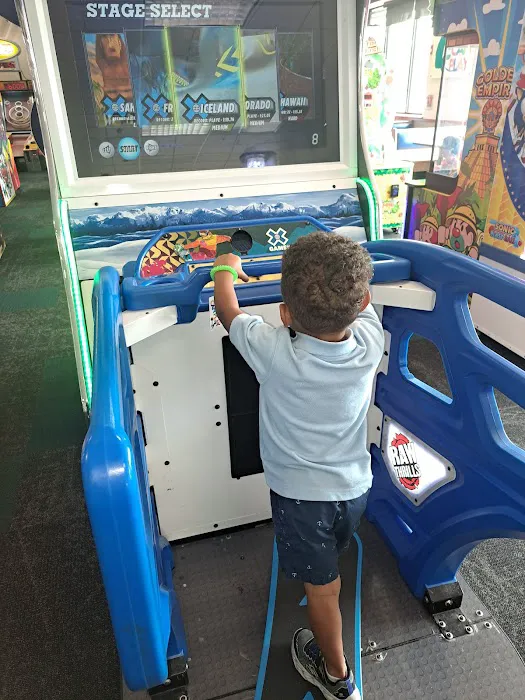 Chuck E. Cheese Picture 8