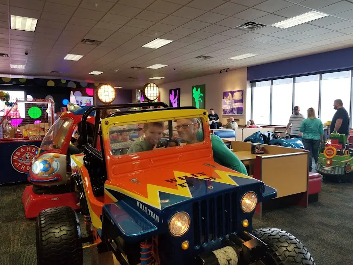 Chuck E. Cheese Picture 10