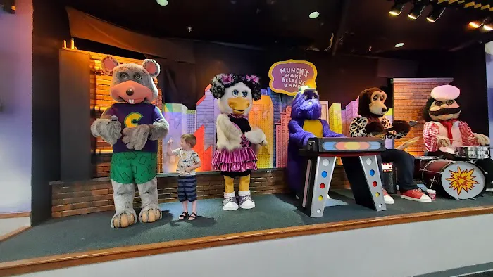 Chuck E. Cheese Picture 1