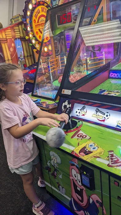 Chuck E. Cheese Picture 4
