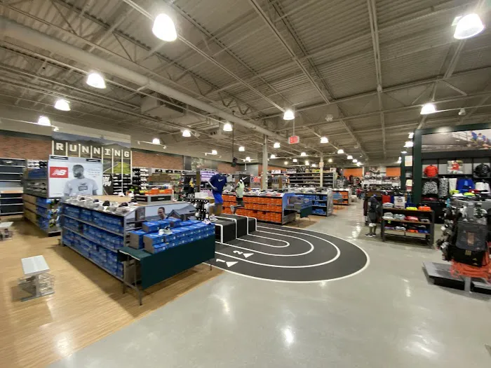 DICK'S Sporting Goods Picture 8