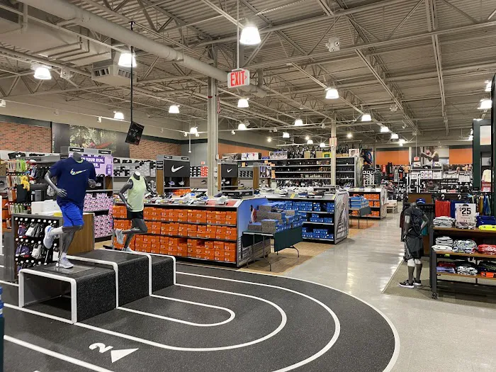DICK'S Sporting Goods Picture 7