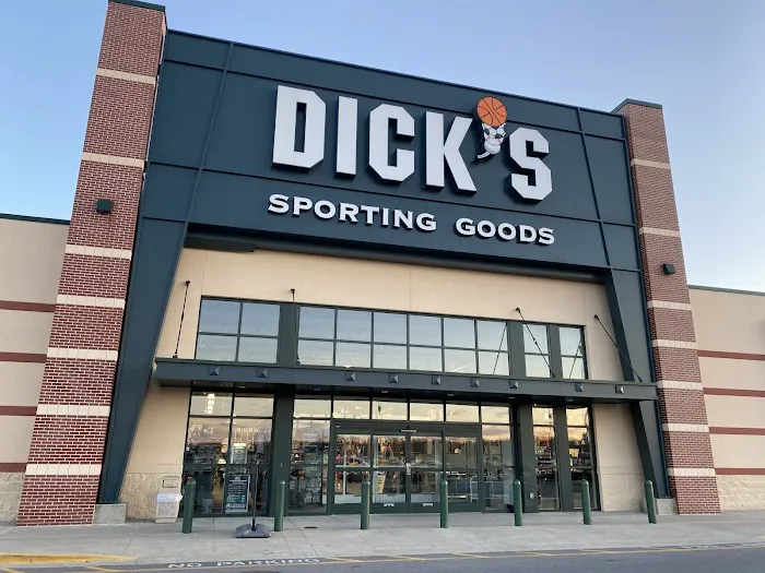 DICK'S Sporting Goods Picture 4