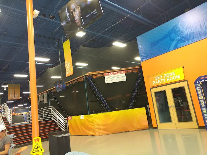 Sky Zone Trampoline Park Picture 4