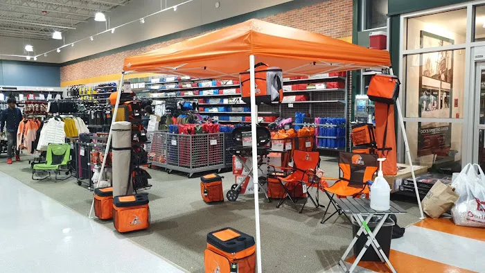 DICK'S Sporting Goods Picture 5