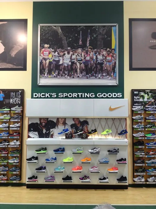 DICK'S Sporting Goods Picture 3