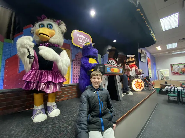 Chuck E. Cheese Picture 1
