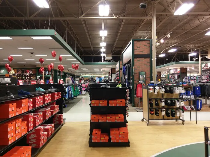 DICK'S Sporting Goods Picture 3