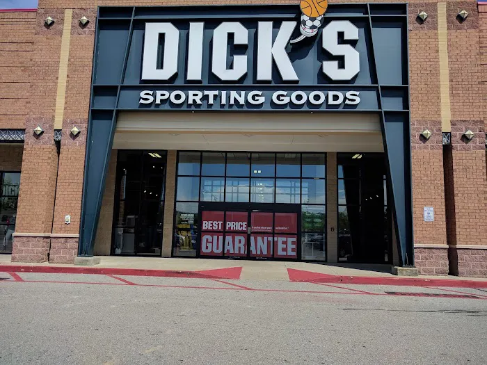 DICK'S Sporting Goods Picture 4