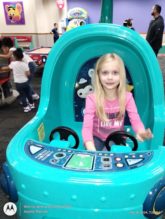 Chuck E. Cheese Picture 8