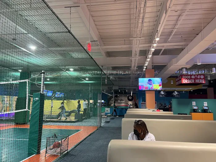 Round1 Bowling & Arcade Cumberland Mall Picture 3