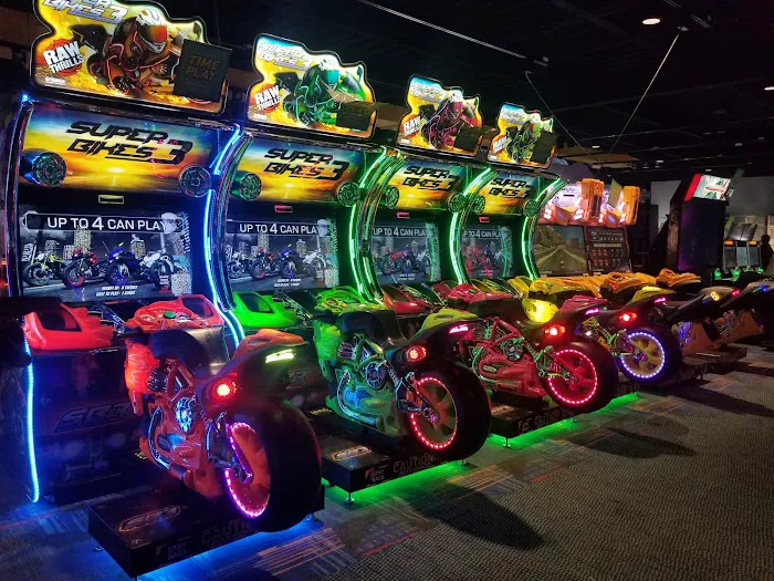 Round1 Bowling & Arcade Cumberland Mall Picture 1