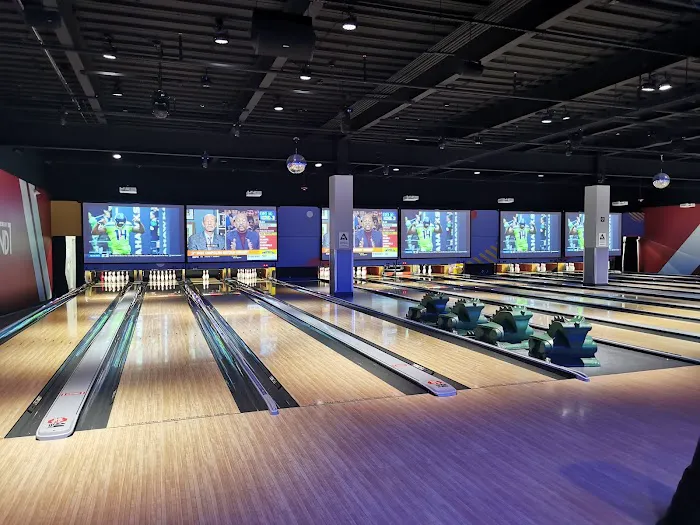 Round1 Bowling & Arcade Cumberland Mall Picture 6
