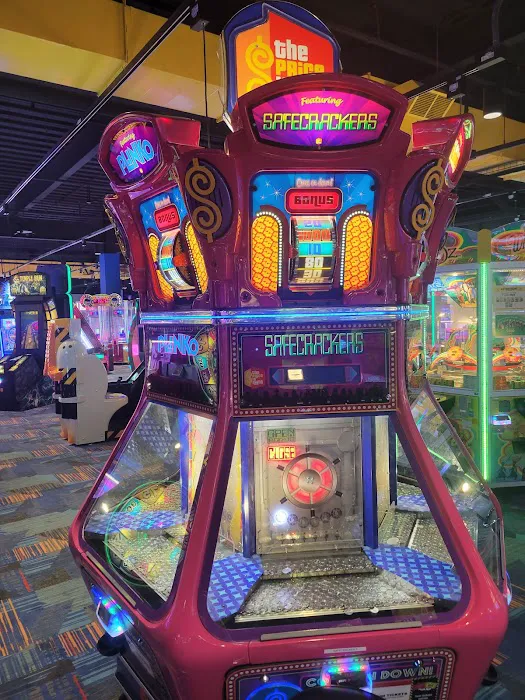 Round1 Bowling & Arcade Cumberland Mall Picture 5