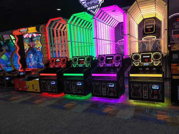 Round1 Bowling & Arcade Cumberland Mall Picture 8