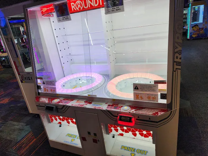 Round1 Bowling & Arcade Cumberland Mall Picture 4
