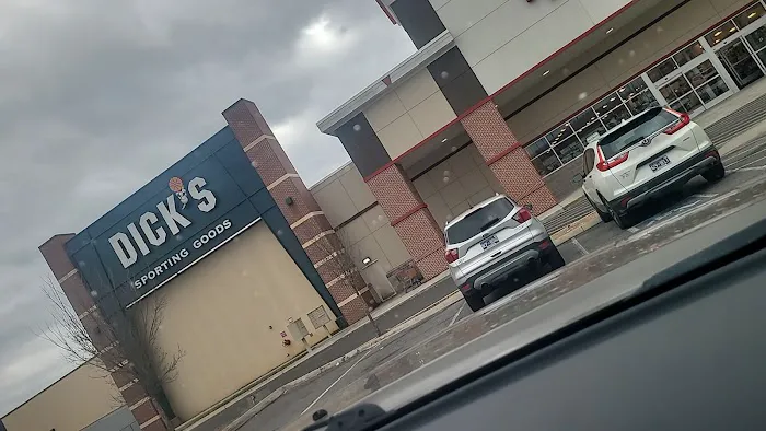 DICK'S Sporting Goods Picture 2