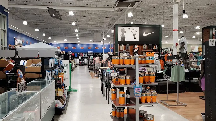 DICK'S Sporting Goods Picture 2