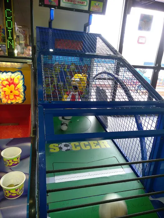 Chuck E. Cheese Picture 2