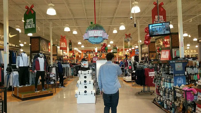 DICK'S Sporting Goods Picture 6