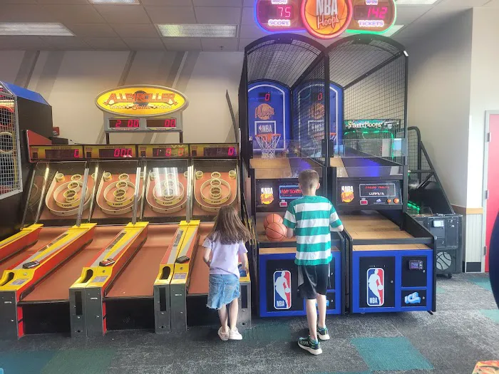 Chuck E. Cheese Picture 10