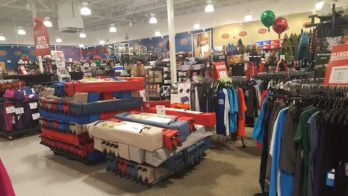 DICK'S Sporting Goods Picture 2
