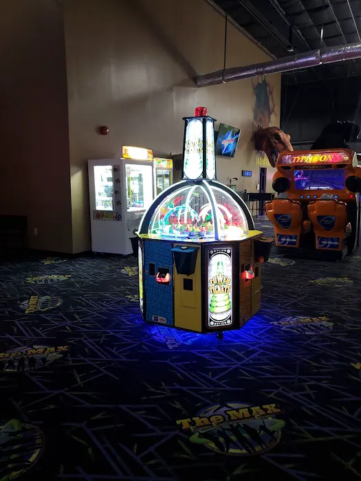 The Max Family Entertainment Picture 3