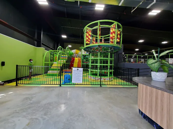 The Max Family Entertainment Picture 4