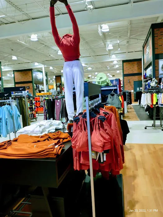 DICK'S Sporting Goods Picture 2