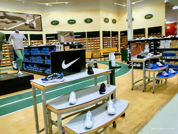 DICK'S Sporting Goods Picture 1