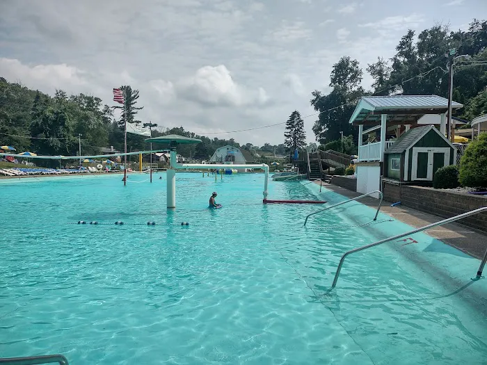 Pine Cove Beach Club & RV Resort Picture 2