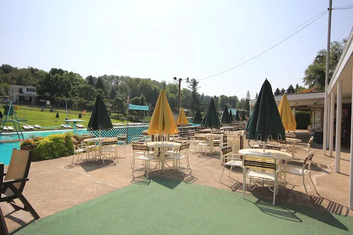 Pine Cove Beach Club & RV Resort Picture 9