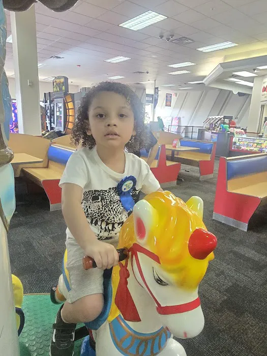 Chuck E. Cheese Picture 9
